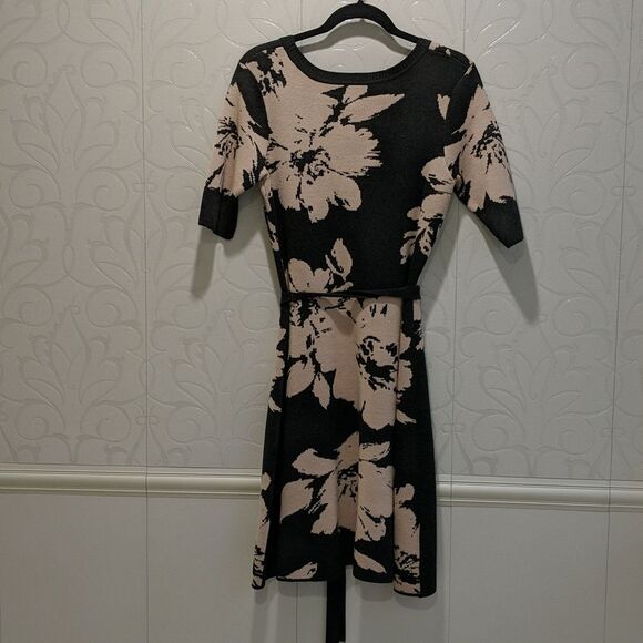 Gabby Skye Women's Knit Dress 3/4 Sleeve Floral Design Size M - Picture 2 of 5
